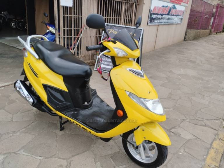 SUZUKI - AN125 BURGMAN - 2007/2008 - Amarela - R$ 7.300,00