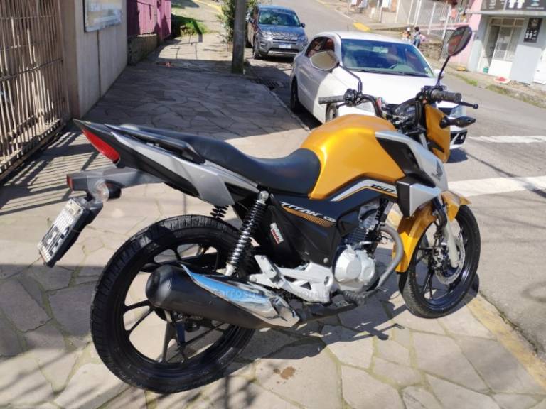 HONDA - CG 160 - 2021/2022 - Amarela - R$ 17.500,00