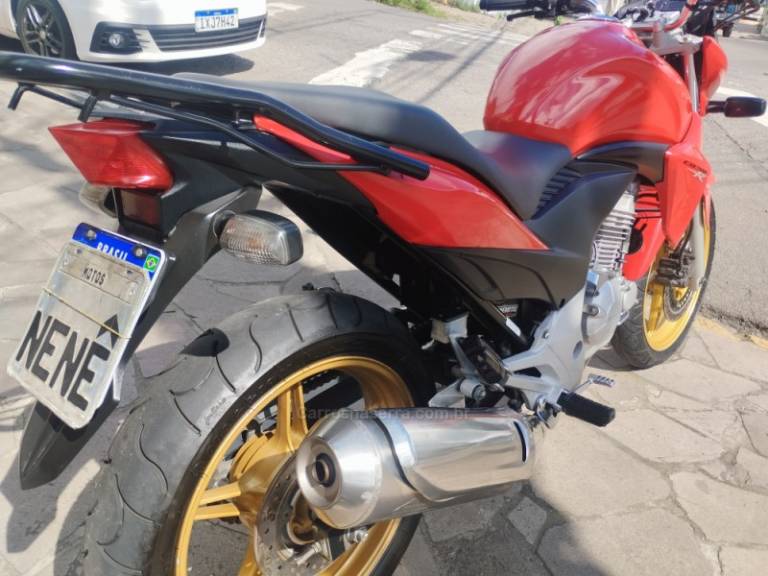 HONDA - CB 300R - 2015/2015 - Vermelha - R$ 15.500,00
