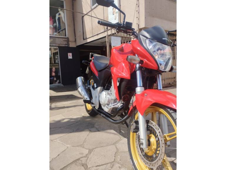 HONDA - CB 300R - 2015/2015 - Vermelha - R$ 15.500,00