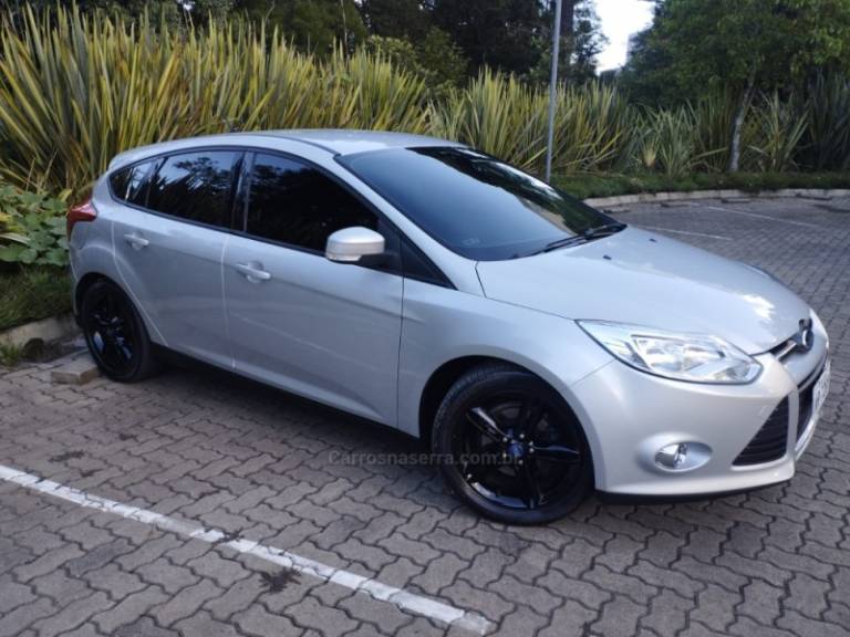 FORD - FOCUS - 2014/2015 - Prata - R$ 52.900,00