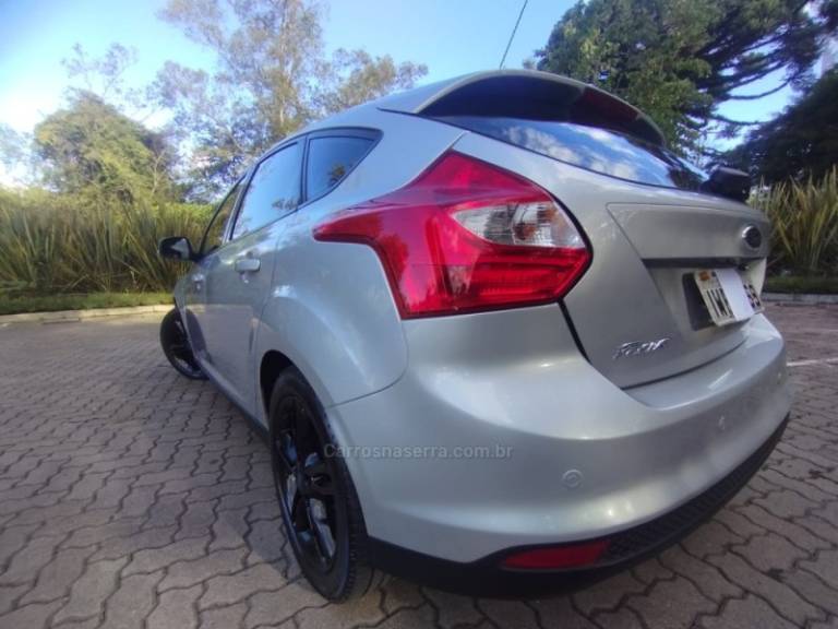 FORD - FOCUS - 2014/2015 - Prata - R$ 52.900,00