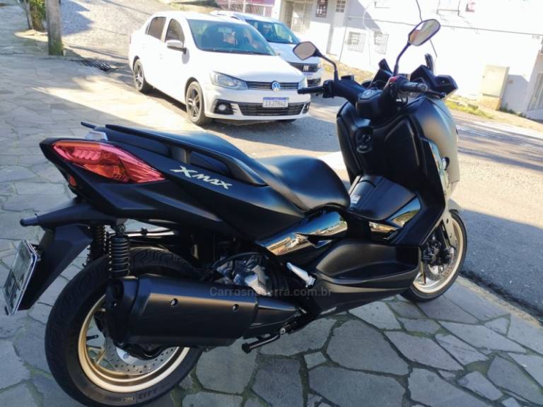 YAMAHA - X MAX - 2021/2021 - Preta - R$ 25.999,00