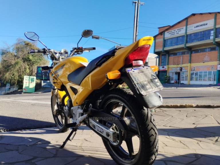 HONDA - CBX 250 TWISTER - 2006/2007 - Amarela - R$ 9.999,00