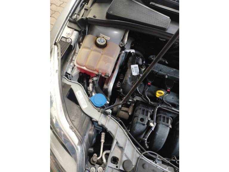 FORD - FOCUS - 2014/2015 - Prata - R$ 52.900,00