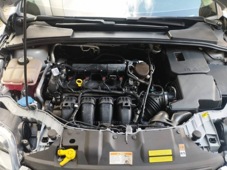 FORD - FOCUS - 2014/2015 - Prata - R$ 52.900,00