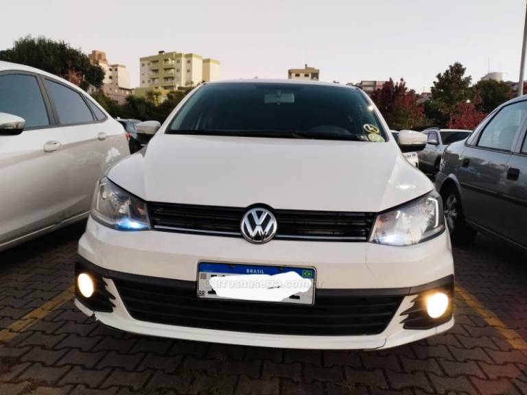 VOLKSWAGEN - VOYAGE - 2016/2017 - Branca - R$ 49.999,00