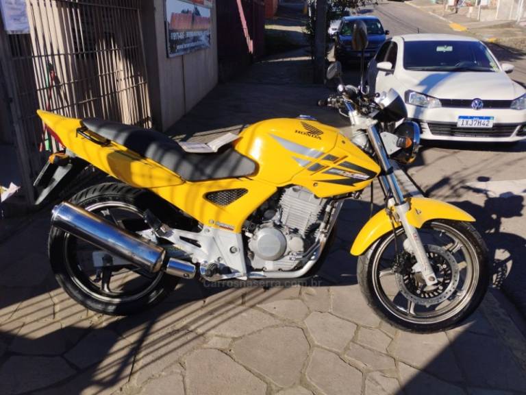 HONDA - CBX 250 TWISTER - 2006/2007 - Amarela - R$ 9.999,00