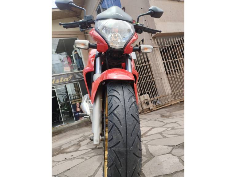 HONDA - CB 300R - 2015/2015 - Vermelha - R$ 15.500,00