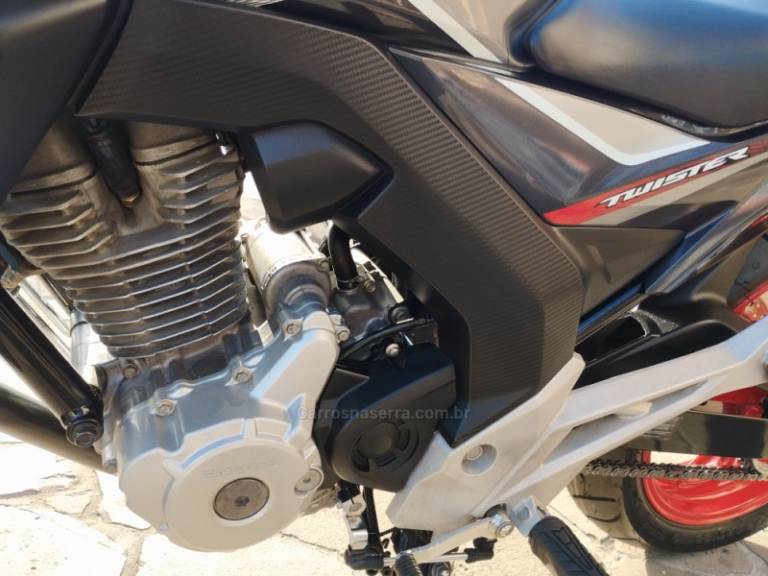 HONDA - CB 250F TWISTER - 2018/2018 - Prata - R$ 18.999,00