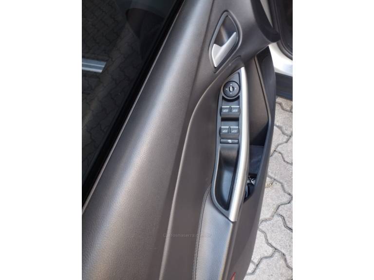 FORD - FOCUS - 2014/2015 - Prata - R$ 52.900,00