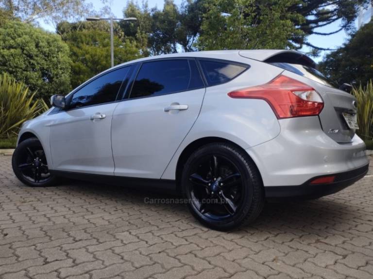 FORD - FOCUS - 2014/2015 - Prata - R$ 52.900,00