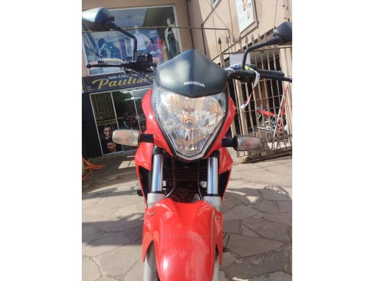 HONDA - CB 300R - 2015/2015 - Vermelha - R$ 15.500,00