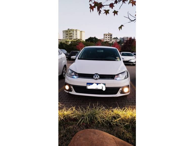 VOLKSWAGEN - VOYAGE - 2016/2017 - Branca - R$ 49.999,00