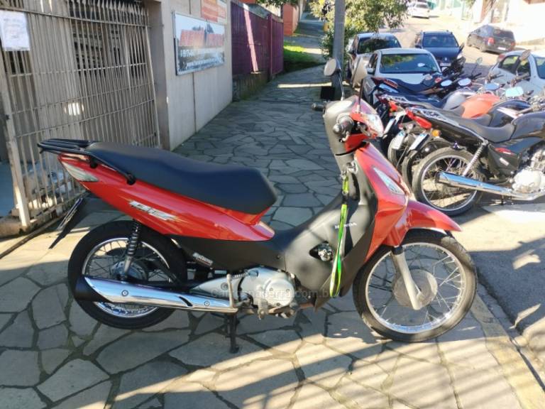 HONDA - BIZ 125 - 2005/2006 - Vermelha - R$ 7.999,00