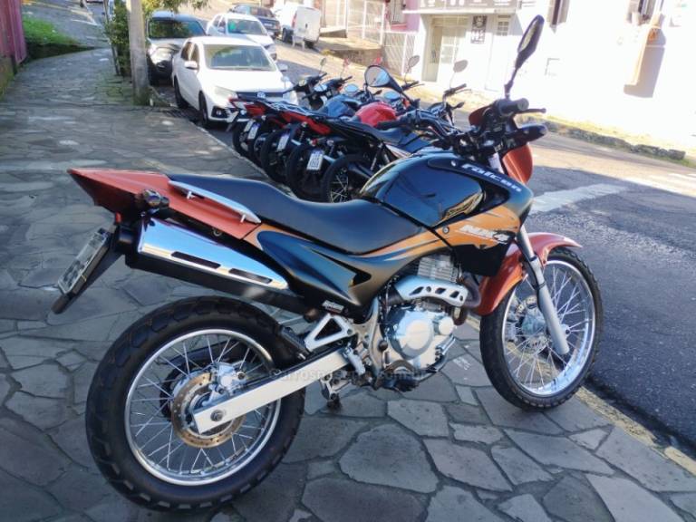 HONDA - NX4 FALCON - 2006/2007 - Laranja - R$ 17.500,00
