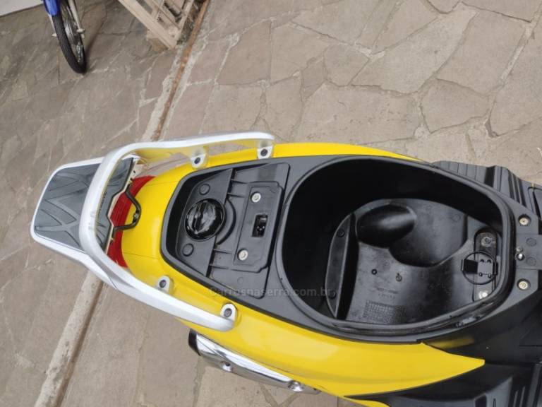 SUZUKI - AN125 BURGMAN - 2007/2008 - Amarela - R$ 7.300,00