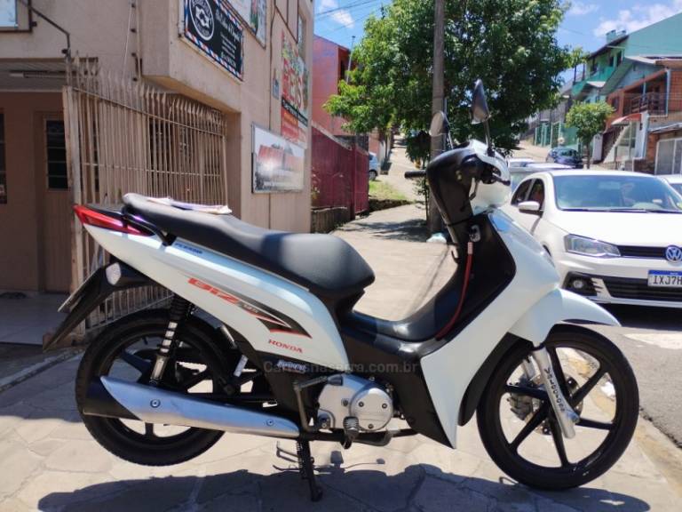 HONDA - BIZ 125 - 2014/2015 - Branca - R$ 12.999,00