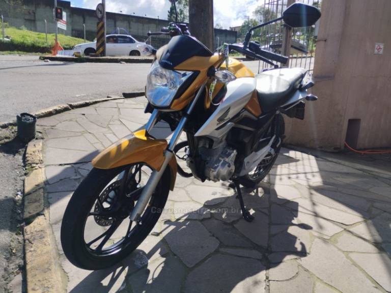 HONDA - CG 160 - 2021/2022 - Amarela - R$ 17.500,00