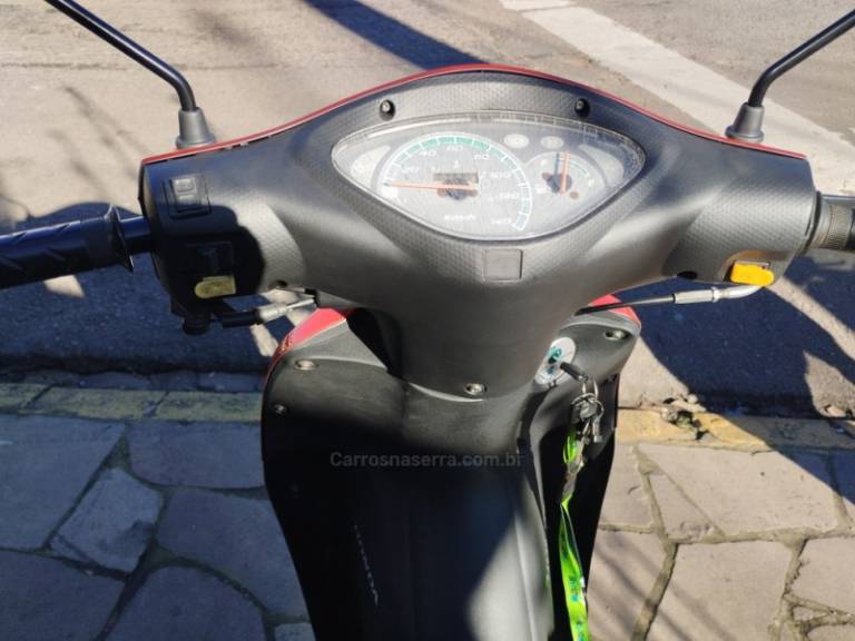 HONDA - BIZ 125 - 2005/2006 - Vermelha - R$ 7.999,00