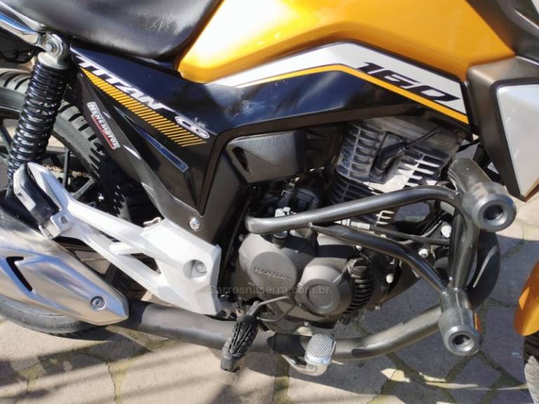 HONDA - CG 160 - 2021/2022 - Amarela - R$ 17.500,00