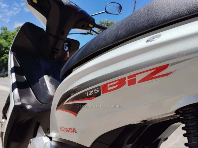HONDA - BIZ 125 - 2014/2015 - Branca - R$ 12.999,00