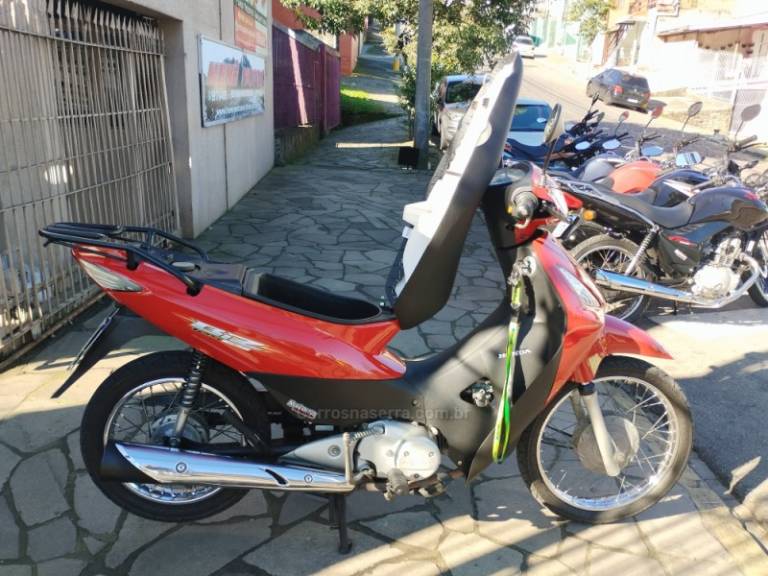 HONDA - BIZ 125 - 2005/2006 - Vermelha - R$ 7.999,00
