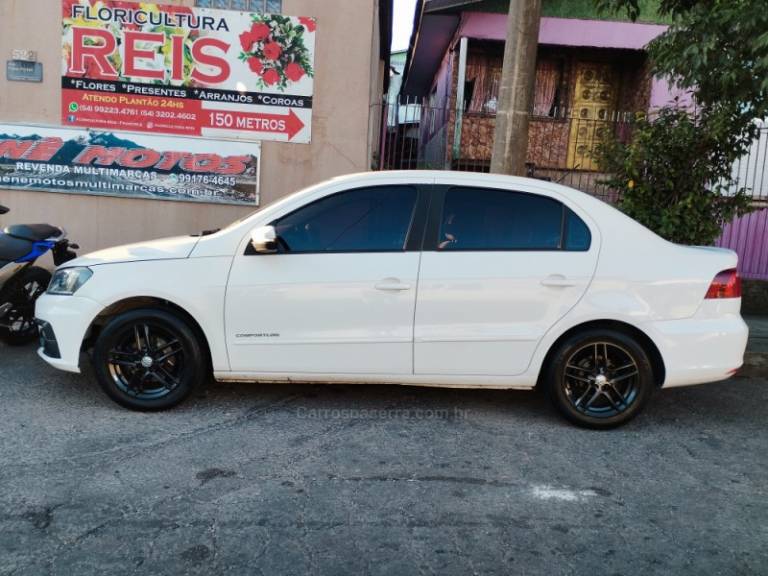 VOLKSWAGEN - VOYAGE - 2016/2017 - Branca - R$ 49.999,00