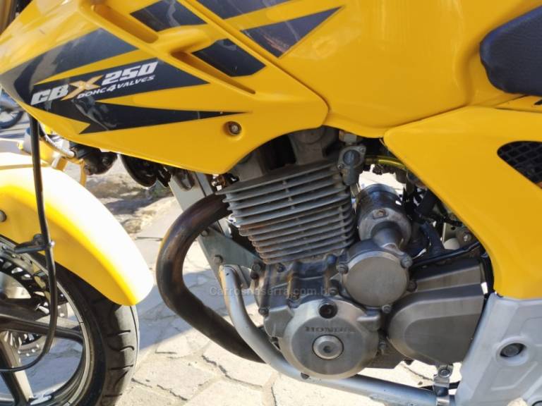 HONDA - CBX 250 TWISTER - 2006/2007 - Amarela - R$ 9.999,00