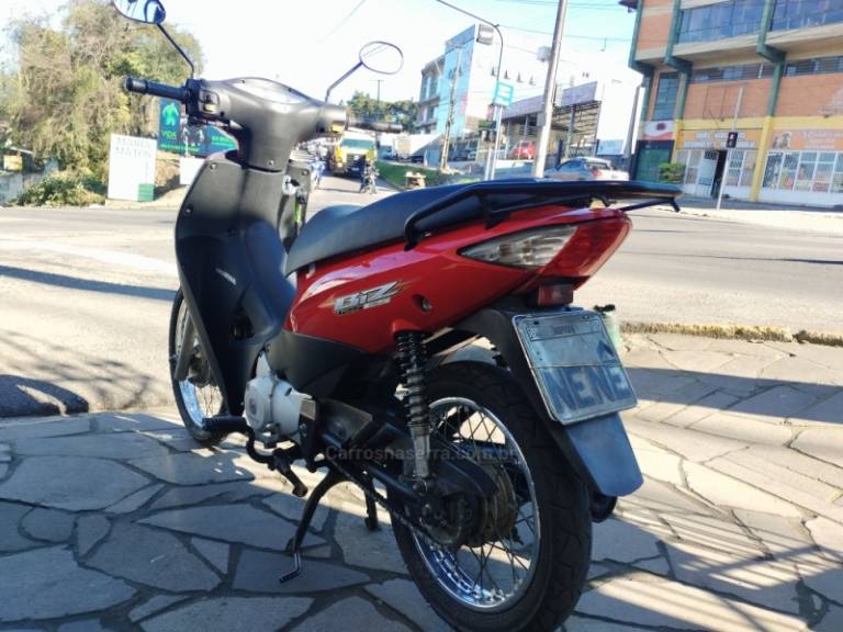HONDA - BIZ 125 - 2005/2006 - Vermelha - R$ 7.999,00