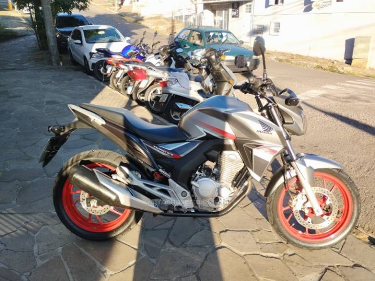 HONDA - CB 250F TWISTER - 2018/2018 - Prata - R$ 18.999,00
