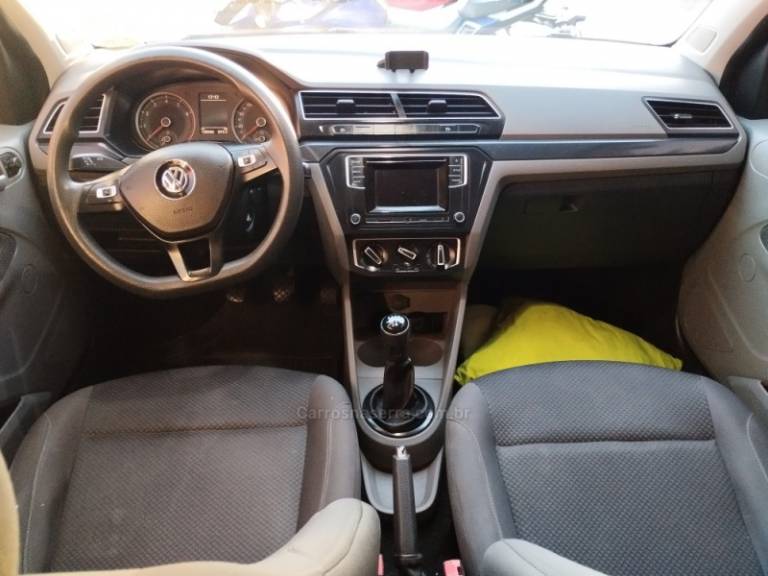 VOLKSWAGEN - VOYAGE - 2016/2017 - Branca - R$ 49.999,00