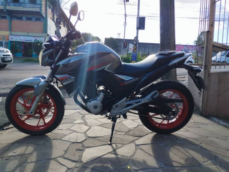 HONDA - CB 250F TWISTER - 2018/2018 - Prata - R$ 18.999,00