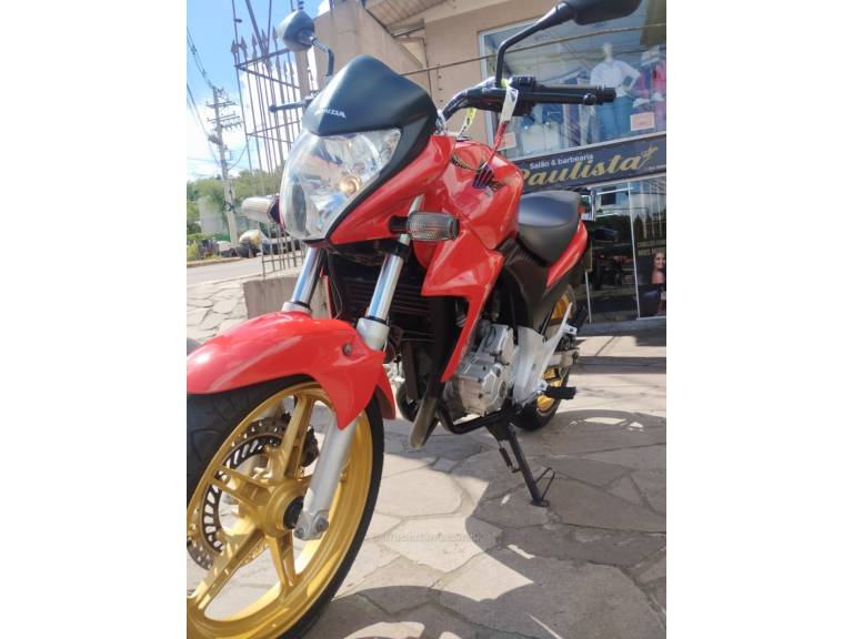 HONDA - CB 300R - 2015/2015 - Vermelha - R$ 15.500,00